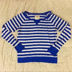 Long-sleeve Hollister tee